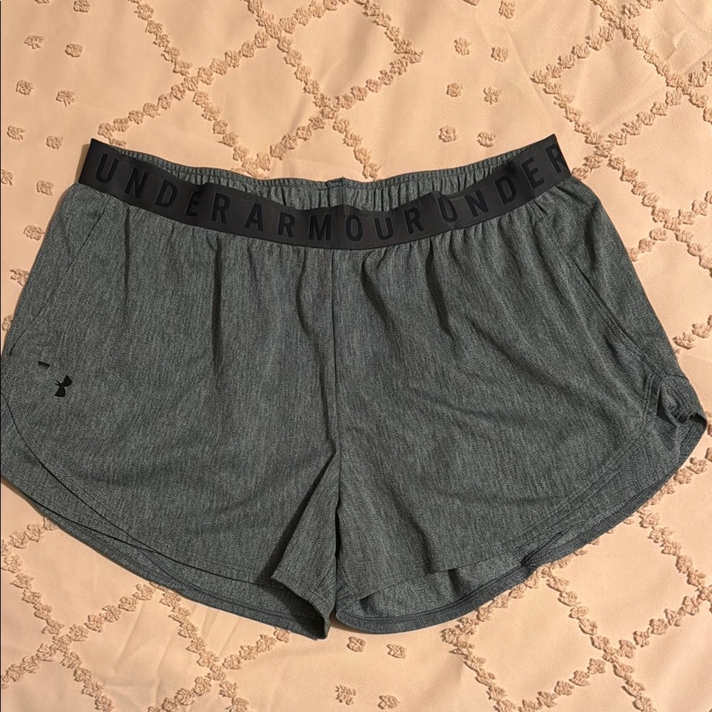 Under Armour Women's Grey Performance Shorts Size XL